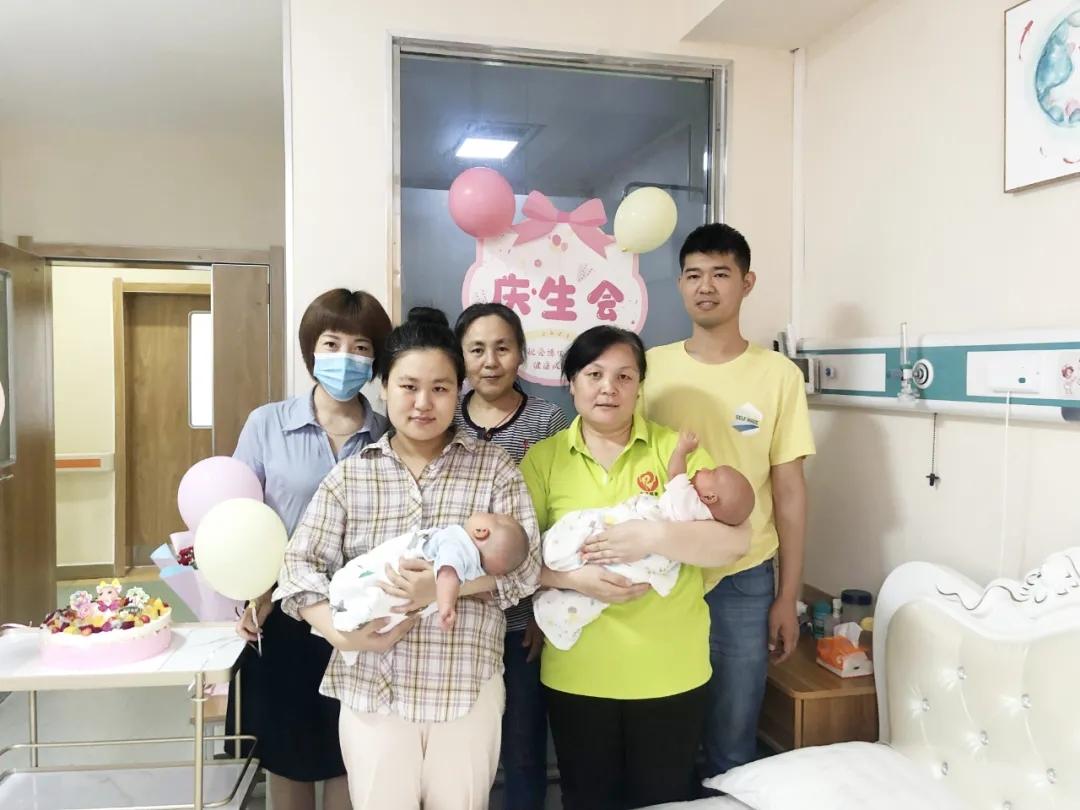 庆生日记 |宝宝满月party特辑！母爱是天性，但当母亲不是，来自双胞胎妈妈的深情告白！